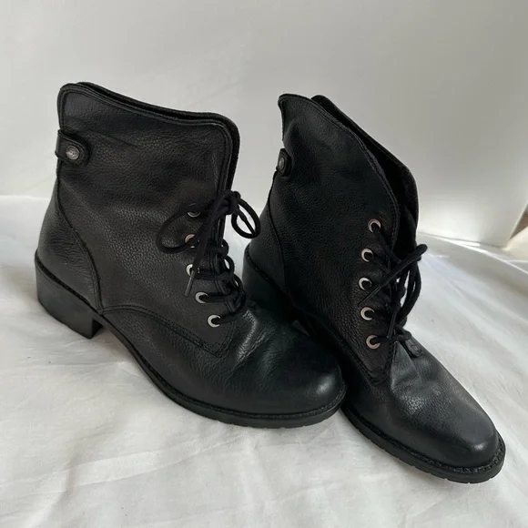AK Anne Klein like new Black Boots - Picture 9 of 11
